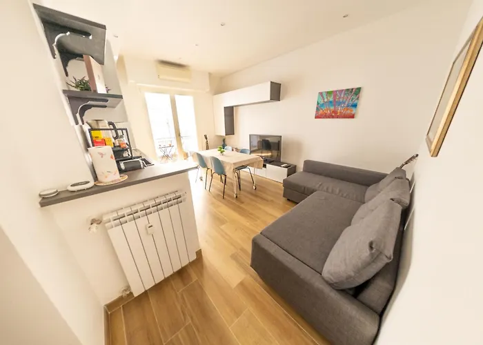 Appartamento New Cozy Apt, Close To Downtown
